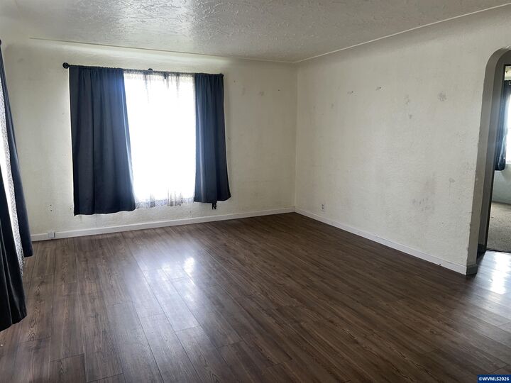 Property Photo: 210 Hoyt St S OR 97302