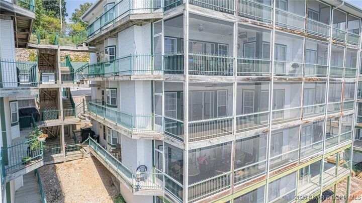 Property Photo: 806 East Harbour Towne Drive 806E MO 65049
