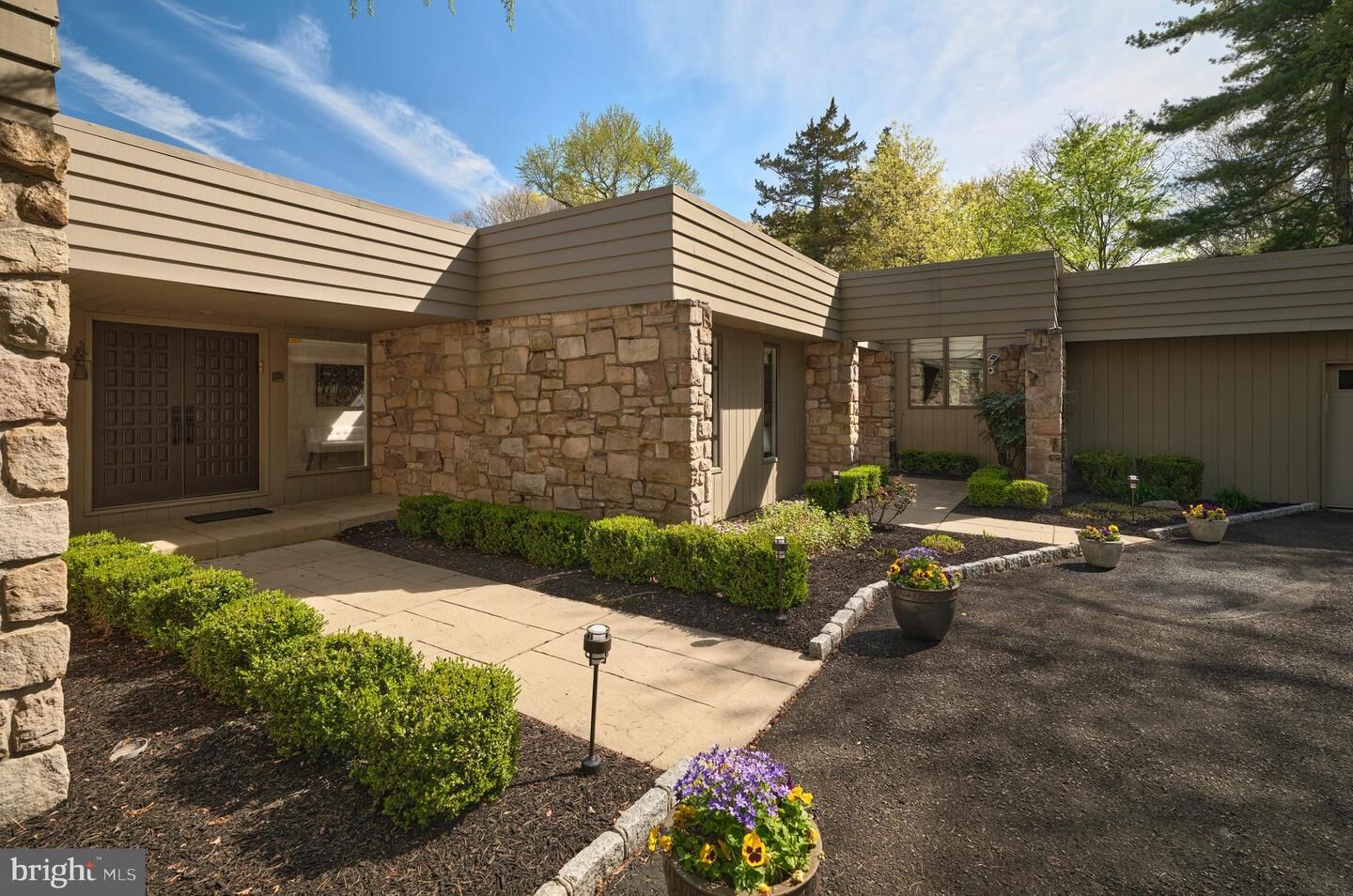 Property Photo: 860 Dukes Drive PA 19067