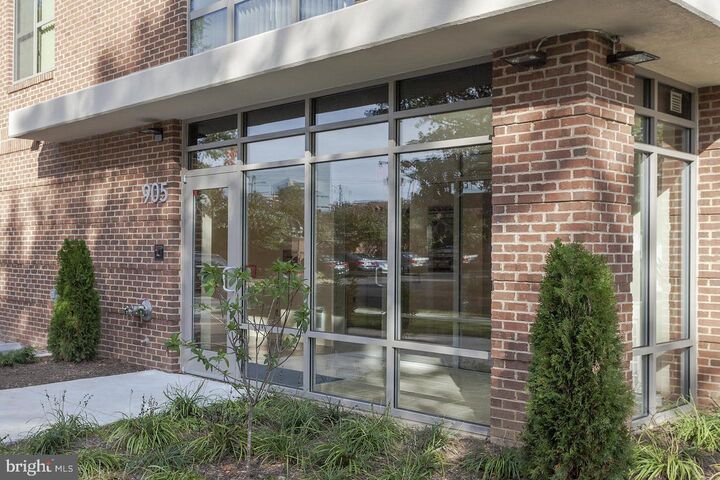 905 Jackson Street N 301  Arlington VA 22201 photo