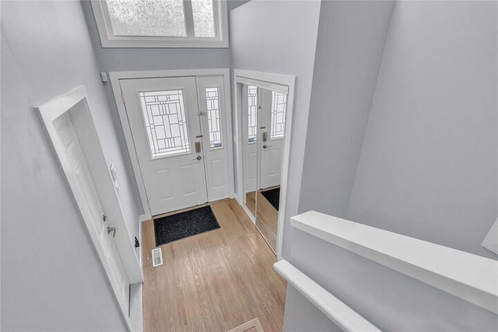 Property Photo:  324 Castlebury Meadows Drive  MB R2R 0S9 