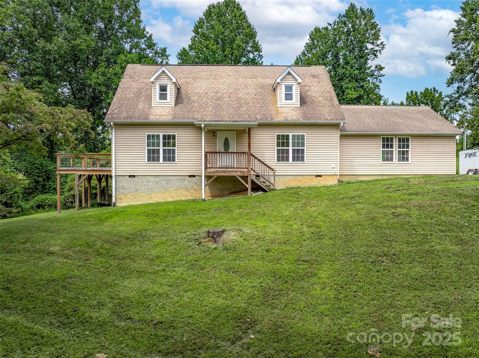 Property Photo: 99 Curtis Parker Road NC 28701