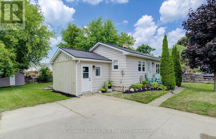 383 Wellington Street East  Wellington North (Mount Forest) ON N0G 2L2 photo
