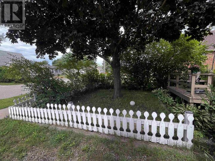 Property Photo: 338 Third Ave ON P6C 4M4