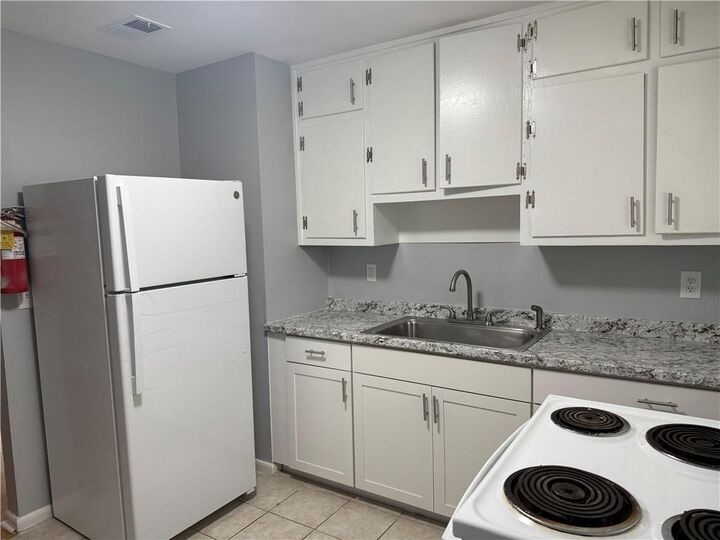 Property Photo: 1084 Jolly Avenue 11 GA 30021