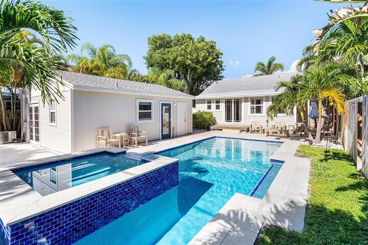Property Photo: 1518 N Ocean Breeze FL 33460
