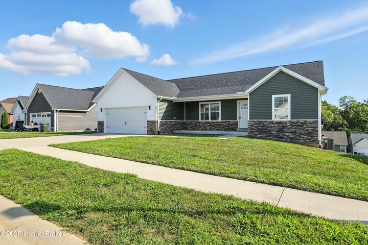 Property Photo:  405 Turnberry Ct  KY 40175