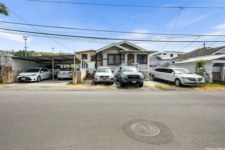 628 Kunawai Lane B  Honolulu HI 96817 photo