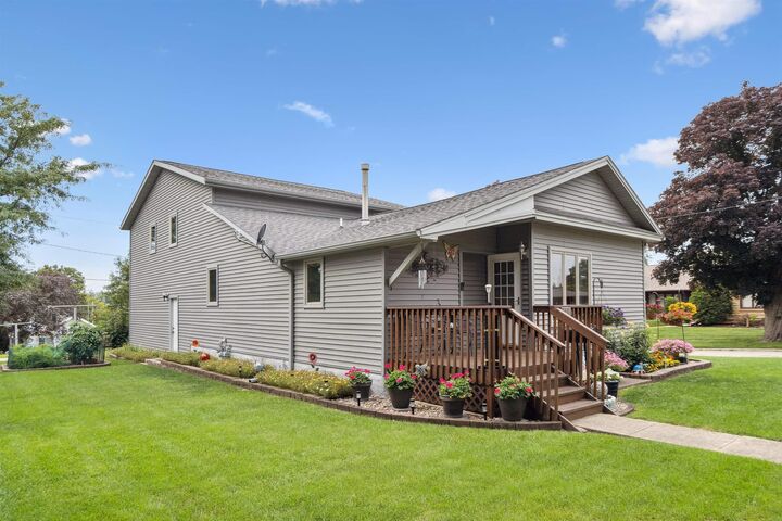 Property Photo: 100 7th Ave SE IA 50662