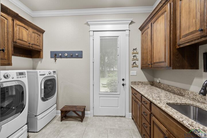 Property Photo: 2108 McDade Pl TX 75605