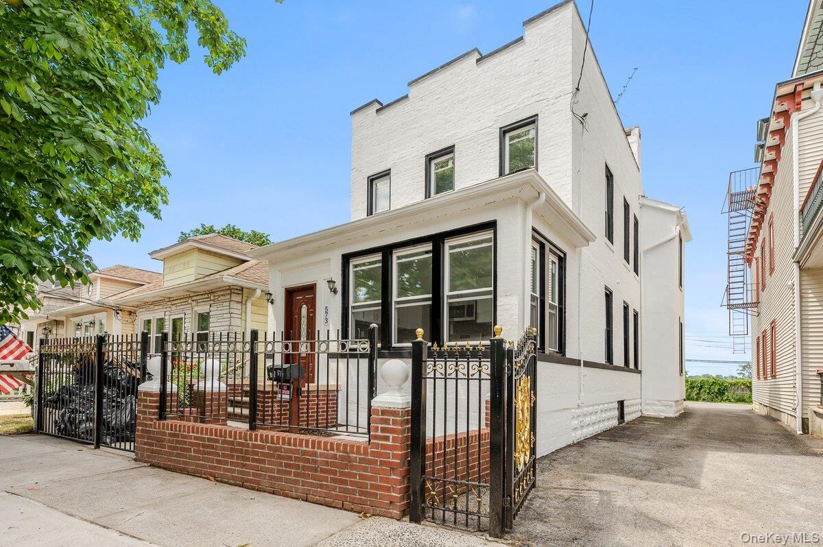 Property Photo:  573 Minnieford Avenue  NY 10464 
