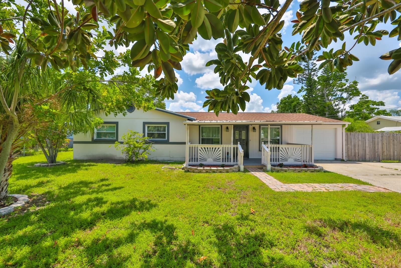 Property Photo:  812 White Heron Boulevard  FL 33570 