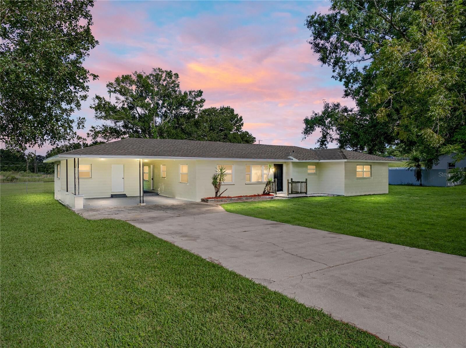 Property Photo: 1015 Sutton Road FL 33810