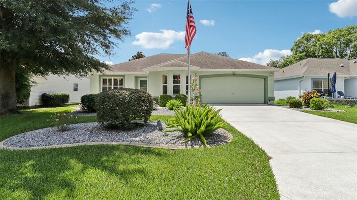 Property Photo:  916 Pasadena Way  FL 32159 