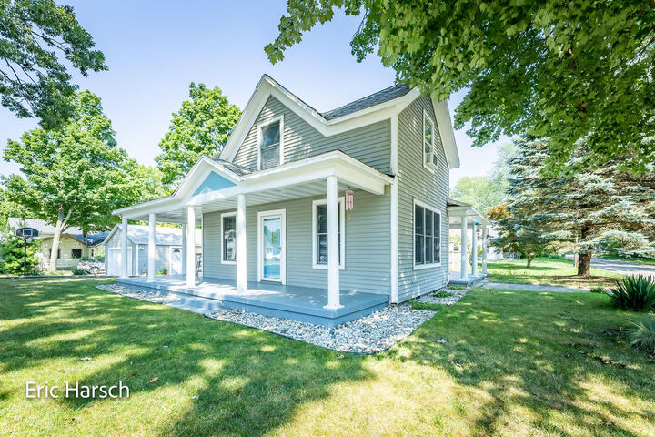 Property Photo:  122 W Obell Street  MI 49461 