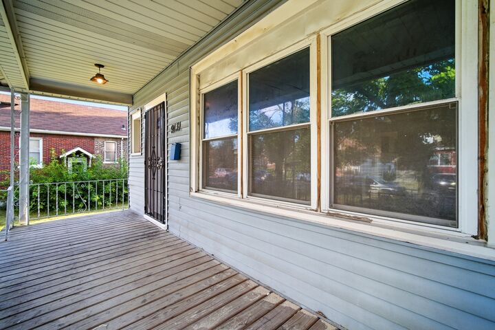 Property Photo: 9131 S Blackstone Avenue IL 60619