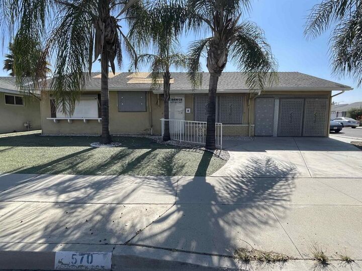 570 S Lyon Avenue  Hemet CA 92543 photo