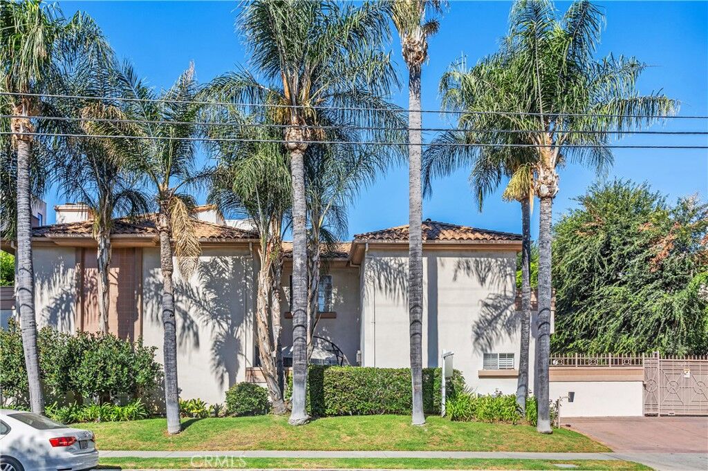 Property Photo: 5715 Etiwanda Avenue 4 CA 91356