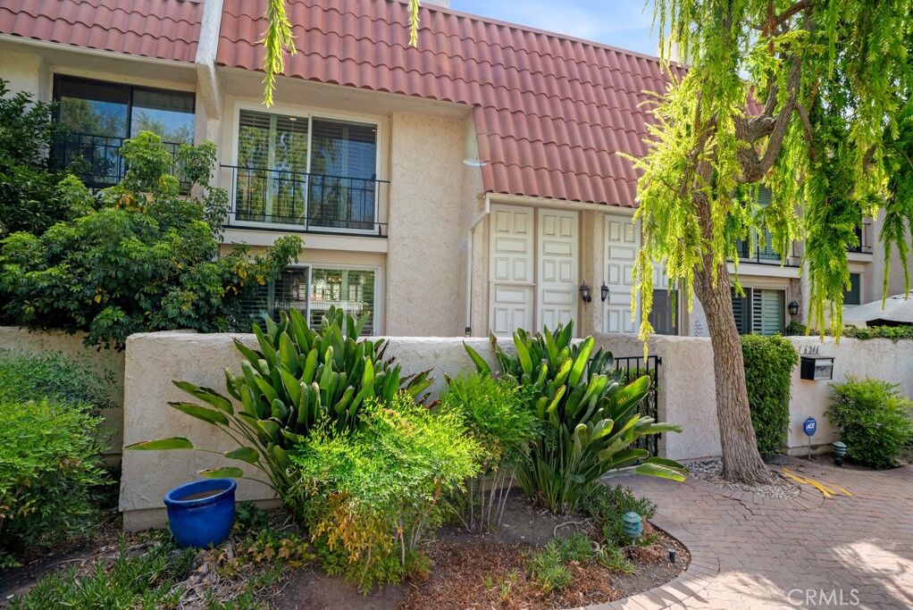 Property Photo:  6246 Shoup Avenue 1/2  CA 91367 