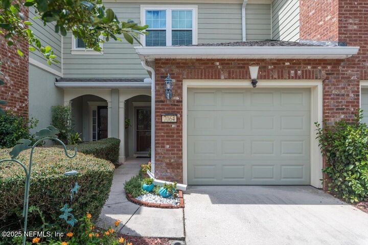 Property Photo: 7064 Roundleaf Drive FL 32258