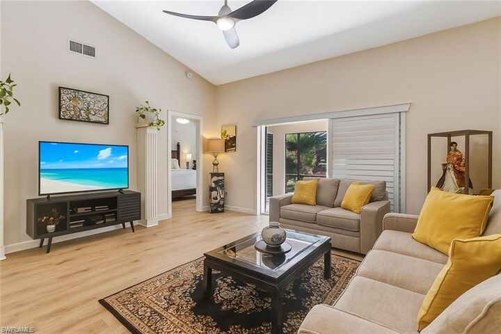 Property Photo:  526 Saint Andrews Blvd 18  FL 34113 