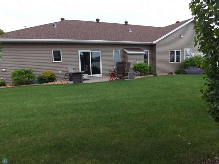 Property Photo:  2006 Woodland Drive  ND 58075 