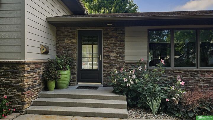 Property Photo:  9 Eastridge Drive  NE 68467 