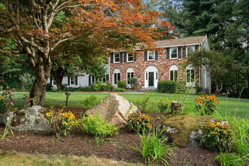 Property Photo:  1 Pueblo Rd  MA 02052 