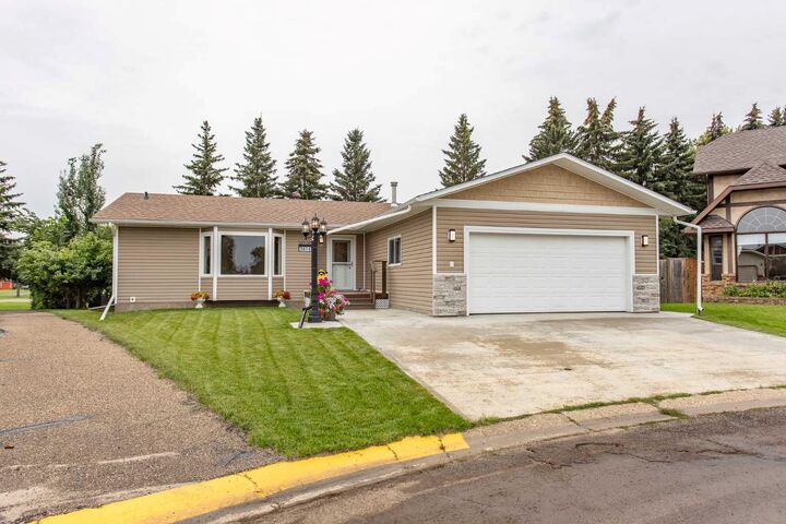 5014 60 Street Close  Lacombe AB T4L 1M3 photo