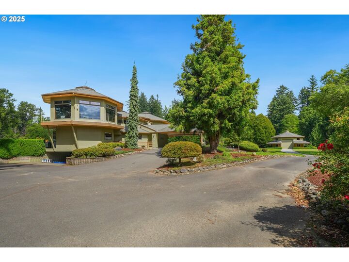 Property Photo:  11200 NE Gren Fels Dr  WA 98604 