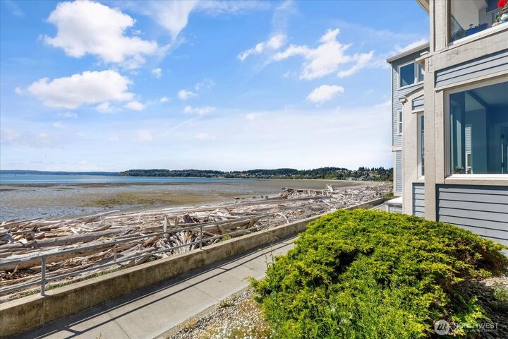 651 SE Bayshore Drive E101  Oak Harbor WA 98277 photo