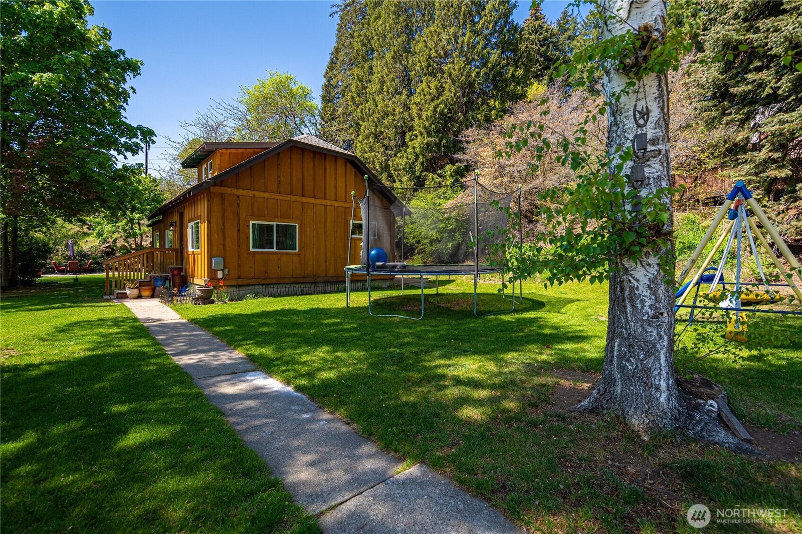 Property Photo: 2474 Larsen Ln WA 98822