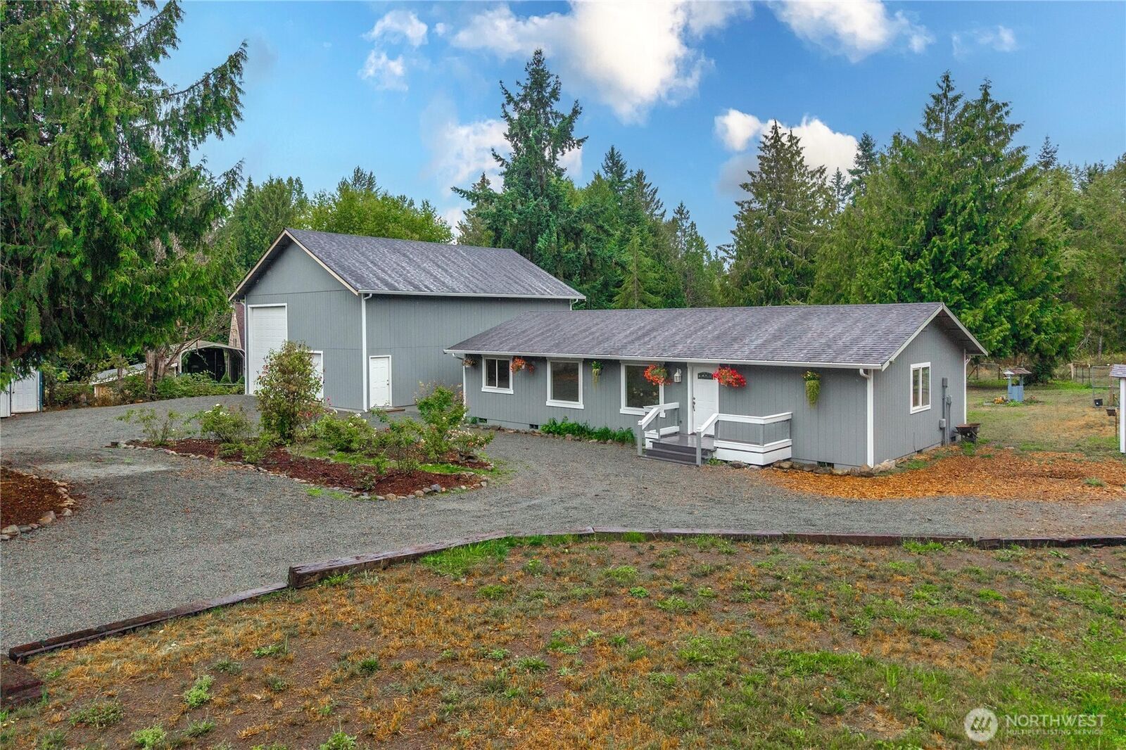 Property Photo: 29404 47th Avenue E WA 98338