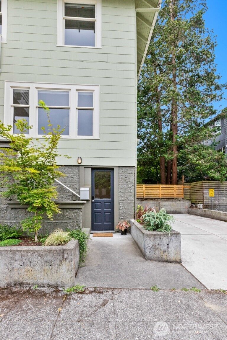 Property Photo:  3109 E Marion Street Lower  WA 98122 