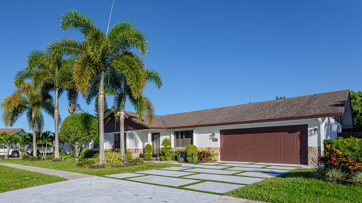 Property Photo: 1302 Larch Way FL 33414