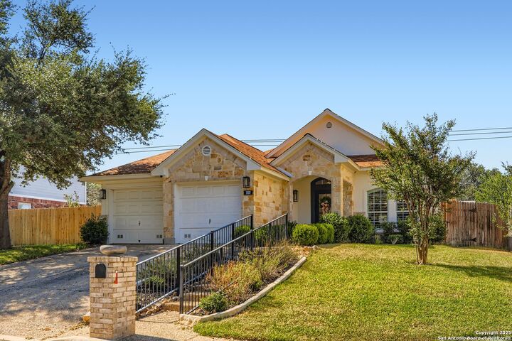 Property Photo:  1302 Brook Blf  TX 78248 