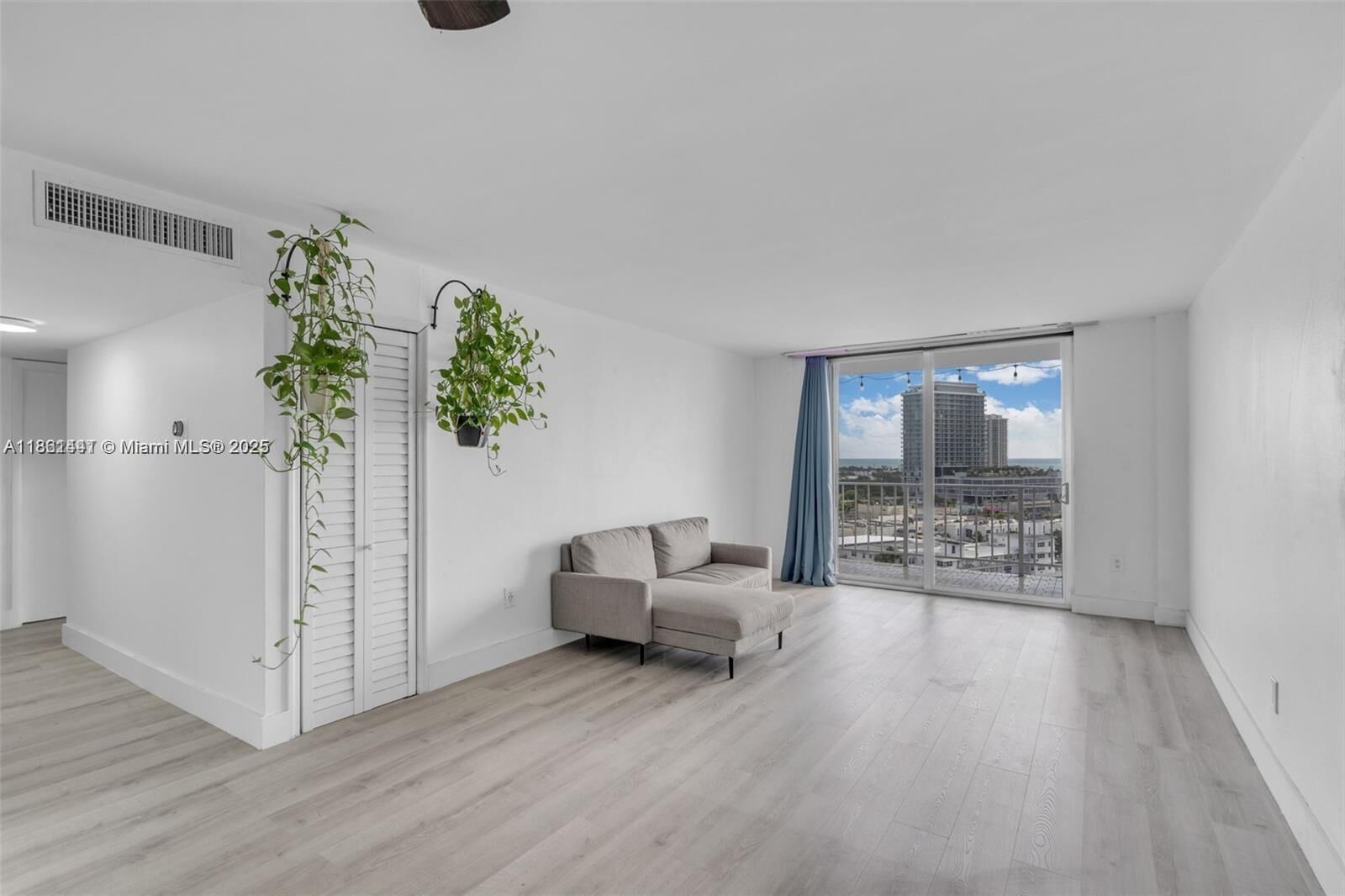 Property Photo: 6900 Bay Dr 11F FL 33141