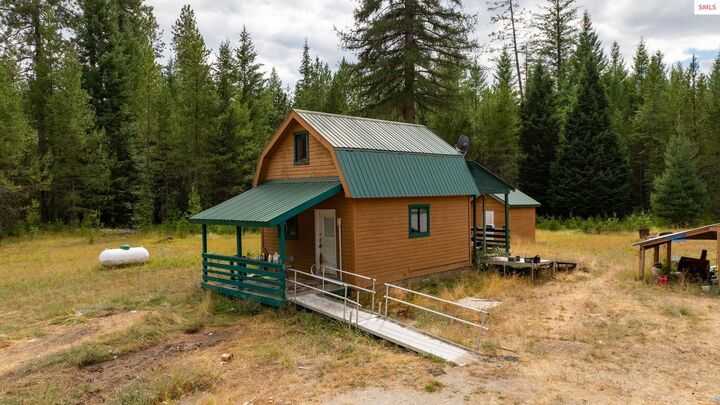 Property Photo:  404 Hopkins  ID 83864-4977 