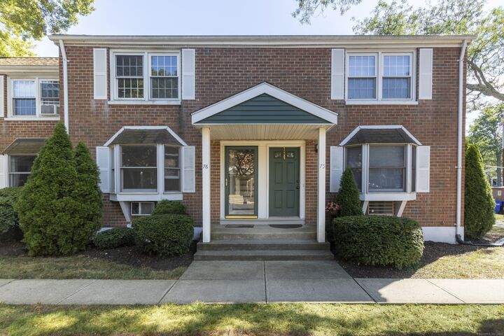 Property Photo:  240 Sunnyridge Avenue Apt 76  CT 06824 