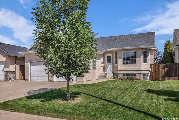 Property Photo:  254 Beechmont Crescent  SK S7V 1C8 