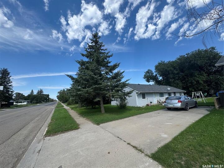 421 McKenzie Street  Outlook SK S0L 2N0 photo