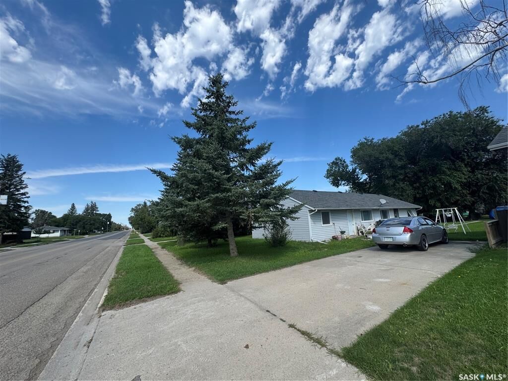 Property Photo: 421 McKenzie Street SK S0L 2N0