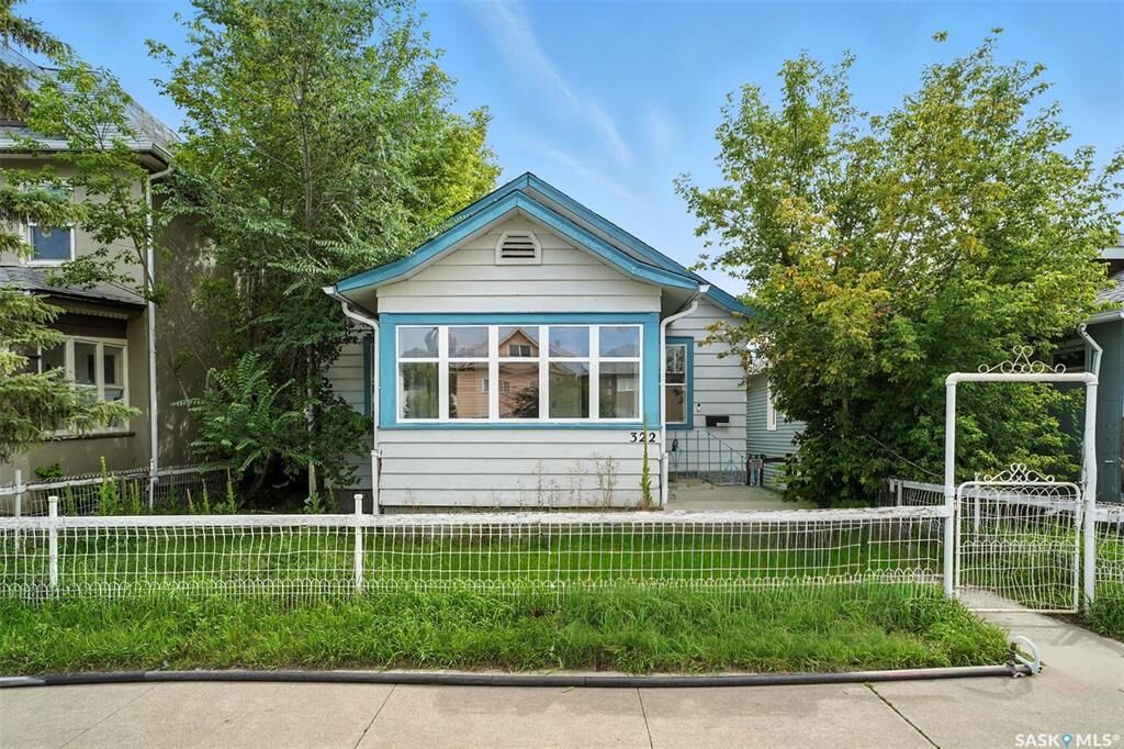 Property Photo:  322 D Avenue S  SK S7M 1R1 