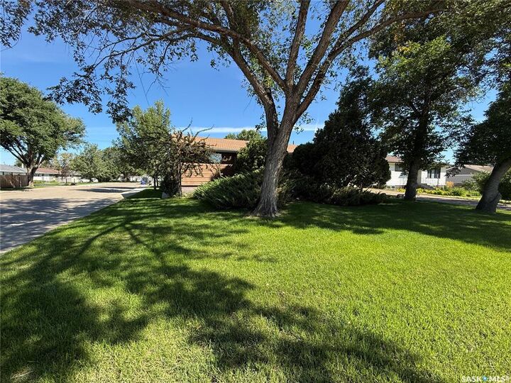 Property Photo:  2510 29th Street W  SK S7L 0N7 