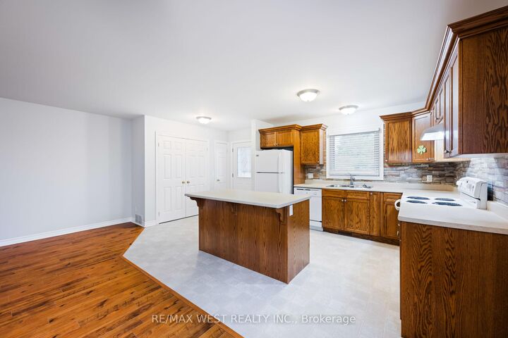 Property Photo: 140 Joseph Street ON L0N 1S4