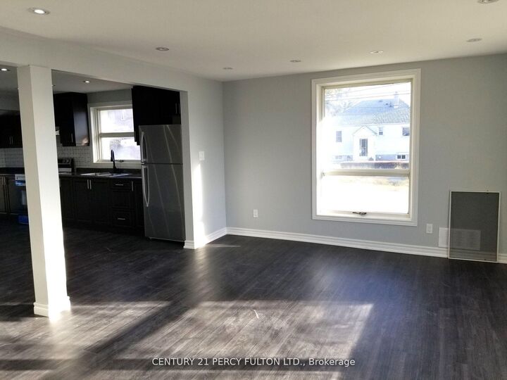 Photo de la propriété:  401 Anderson Street Mainflr  ON L1N 3V8 