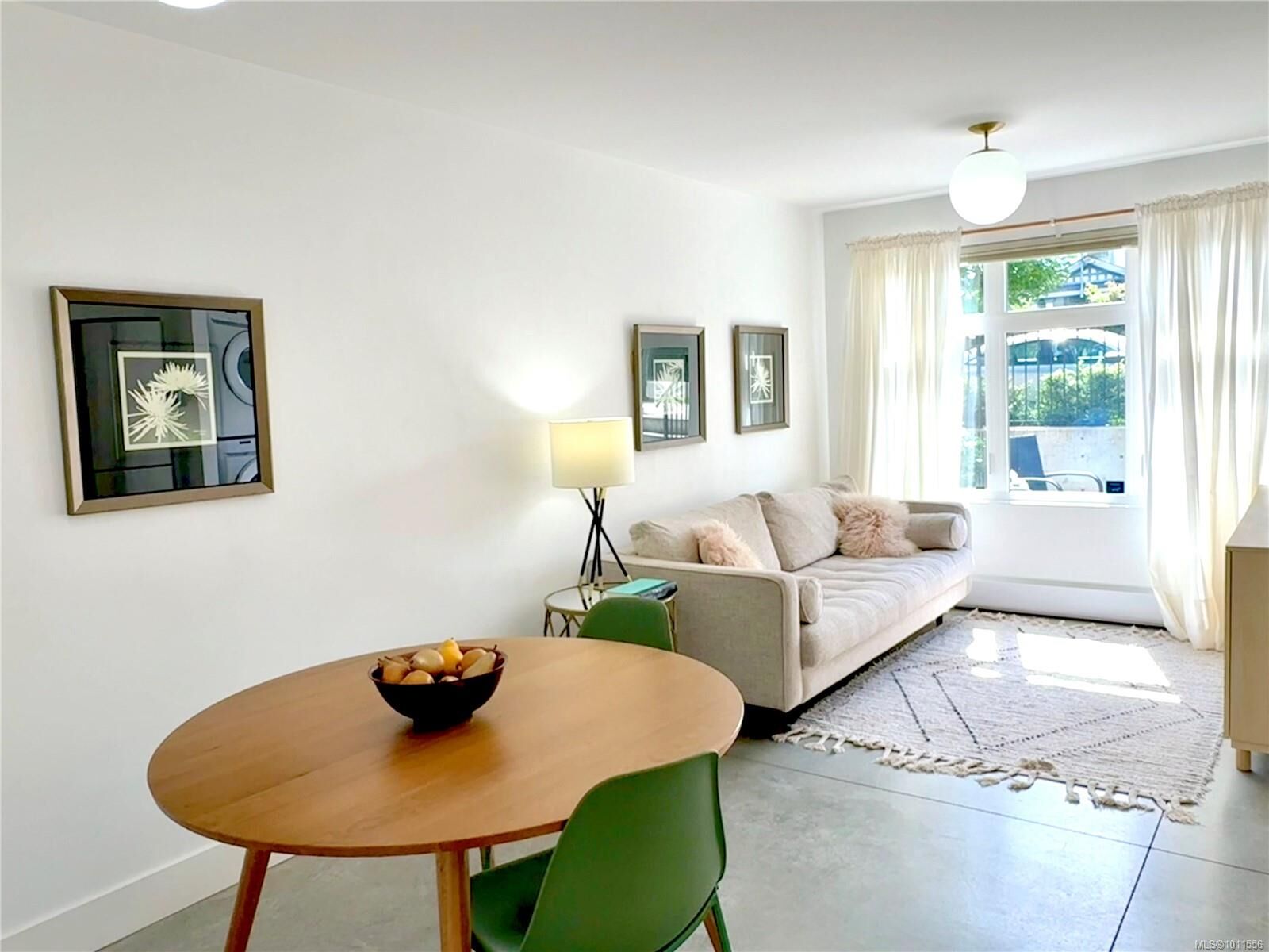 Property Photo: 230 Wilson St 5 BC V9A 3G2