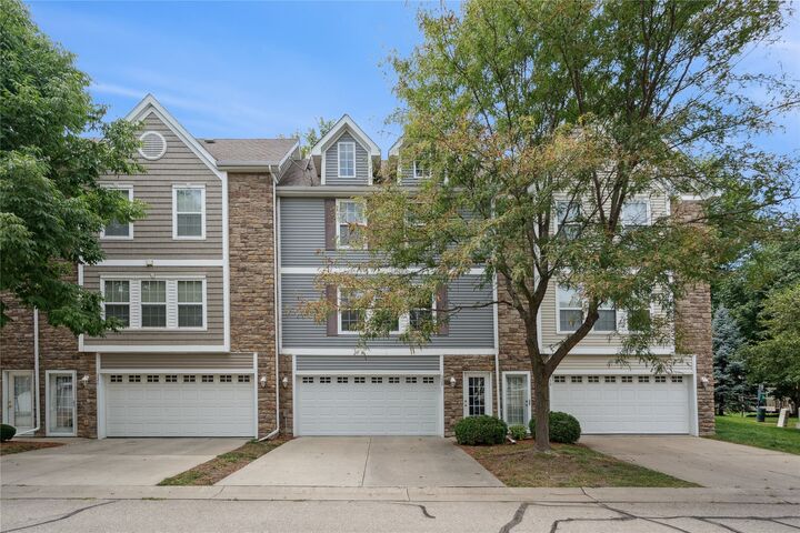 Property Photo: 328 NE Olivewood Street IA 50263