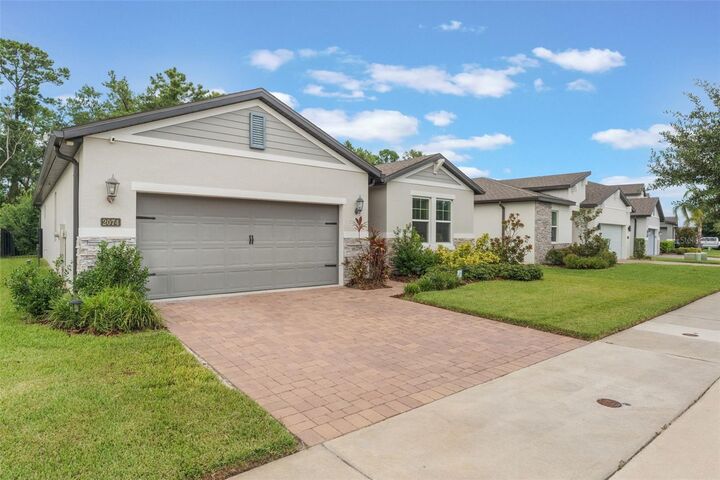 Property Photo: 2074 Laurelwood Way FL 32792