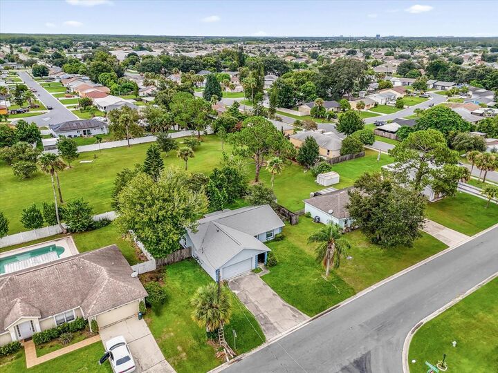 Property Photo: 203 Larkspur Court FL 34743
